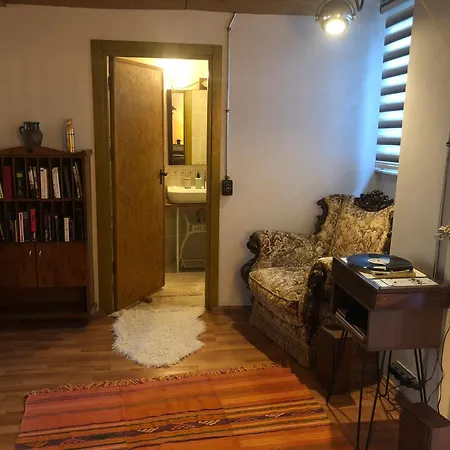 Kaleıçı Müstakıl Bahçelı Ev Villa *